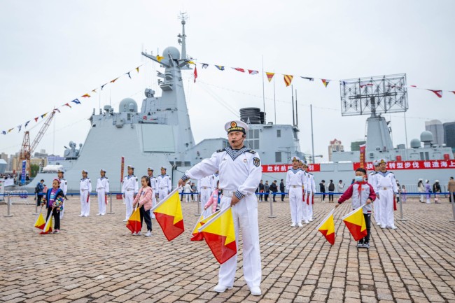 海軍舉行艦艇開放活動，開封(fēng)艦首次向公衆敞開大門